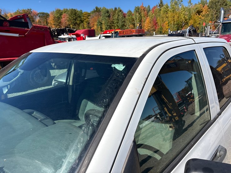 2019-ram-1500-classic-image-11