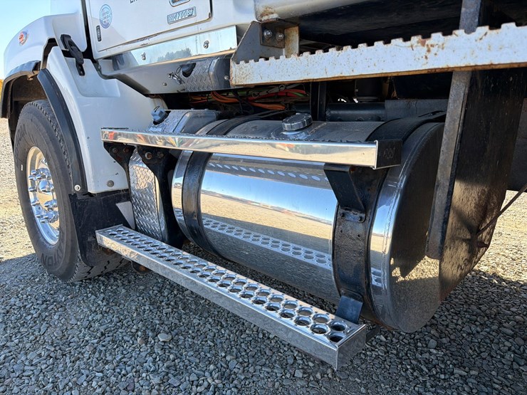 2018-western-star-4700-image-16