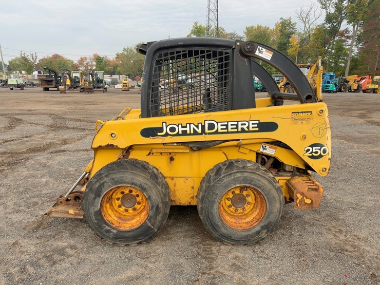 2002-john-deere-250-image-2