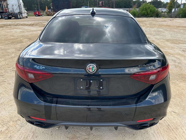 2019-alfa-romeo-giulia-4-door-sedan-(105,950-miles)-image-6