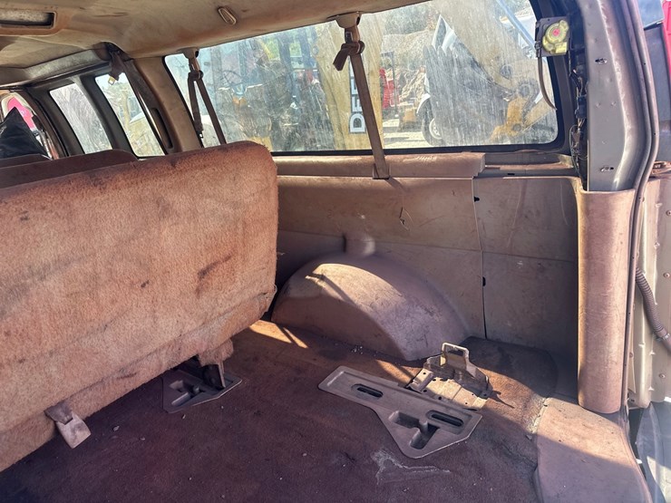 2005-chevrolet-express-3500-image-24