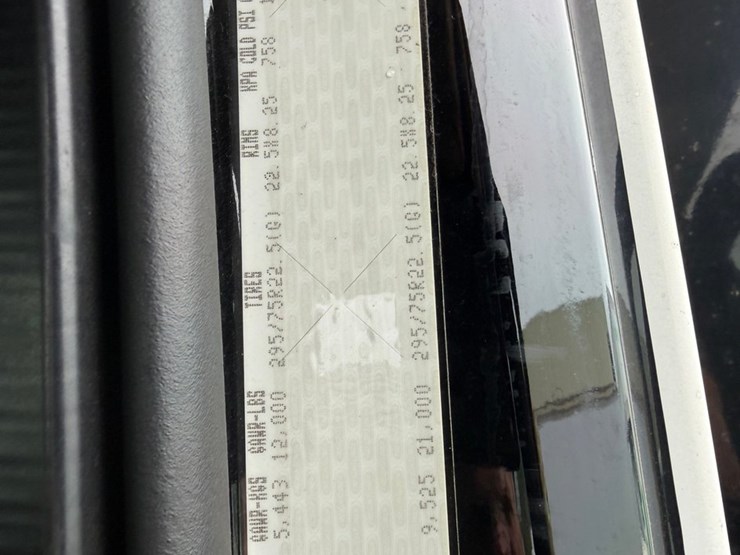 2010-freightliner-m2-106-image-78