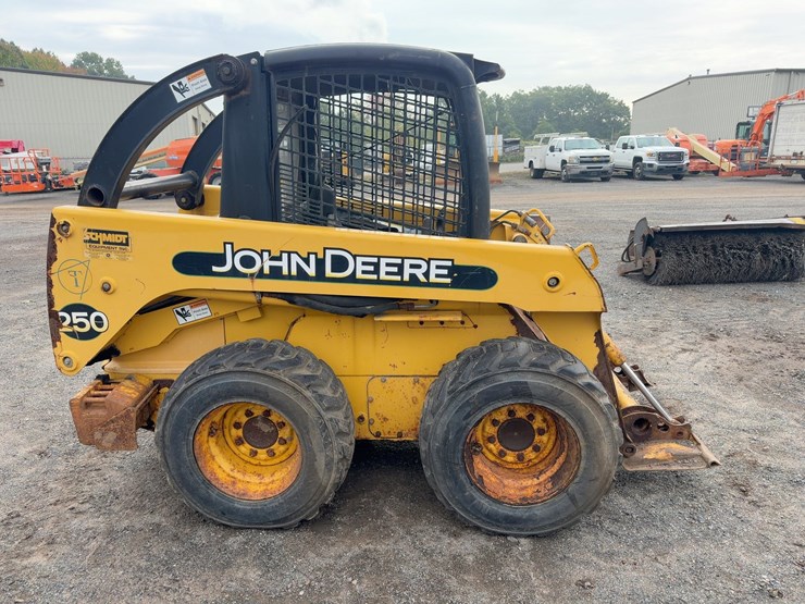 2002-john-deere-250-image-6