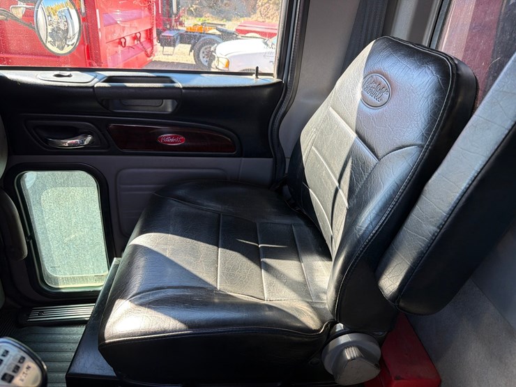 2019-peterbilt-367-image-61