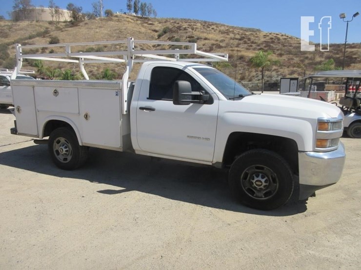 2016-chevrolet-2500hd-image-2