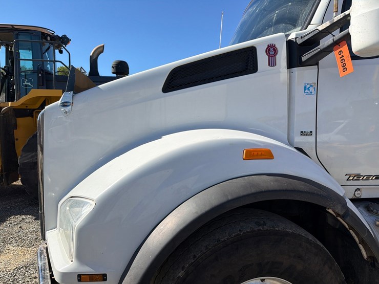 2016-kenworth-t880-image-10