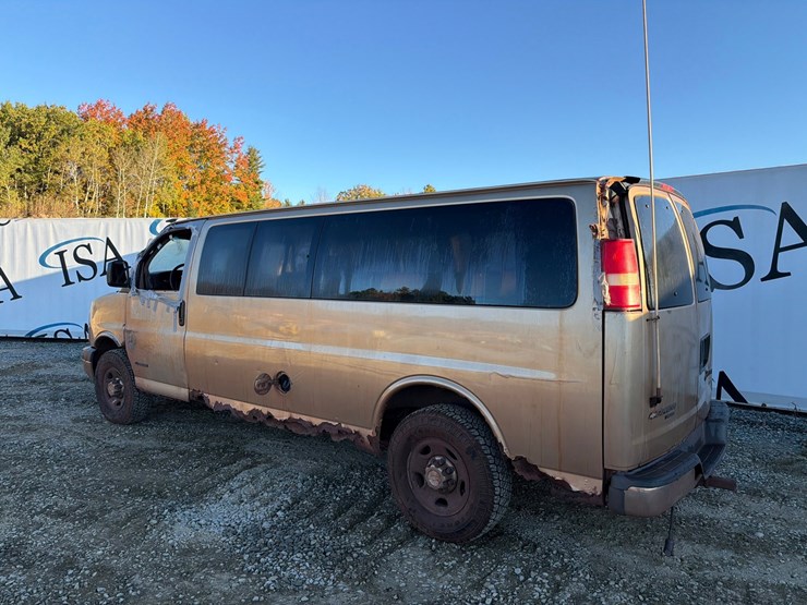 2005-chevrolet-express-3500-image-3
