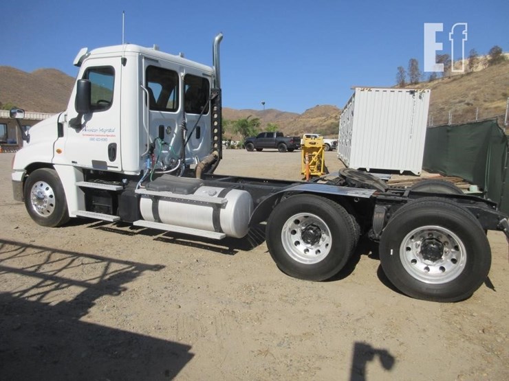 2012-freightliner-cascadia-125-image-4