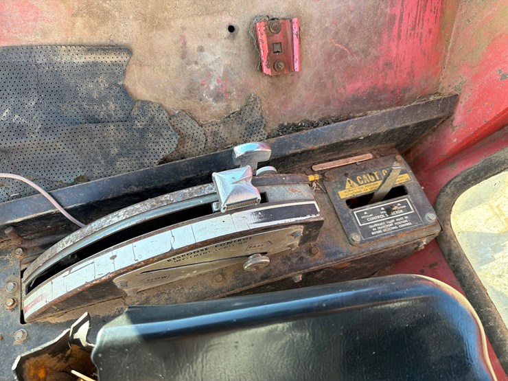 massey-ferguson-1135-image-43
