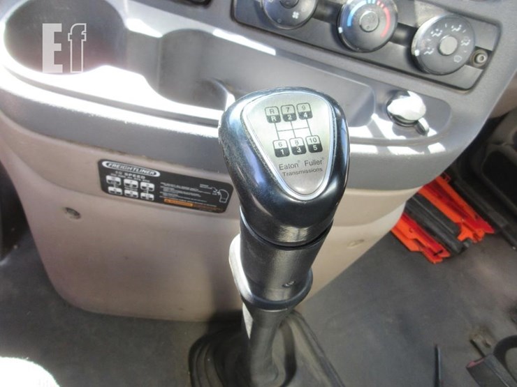 2013-freightliner-cascadia-125-image-11