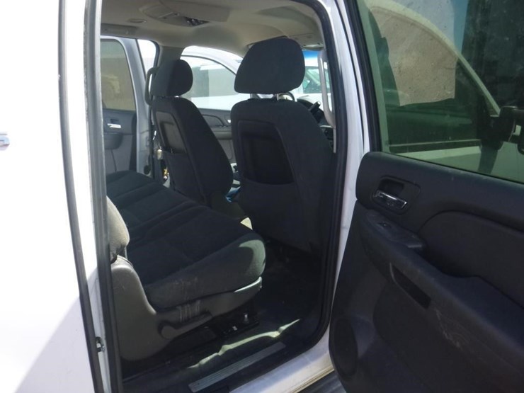 2007-chevrolet-suburban-image-8