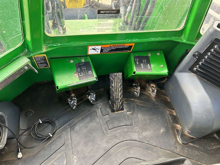 2017-deere-843l-image-10
