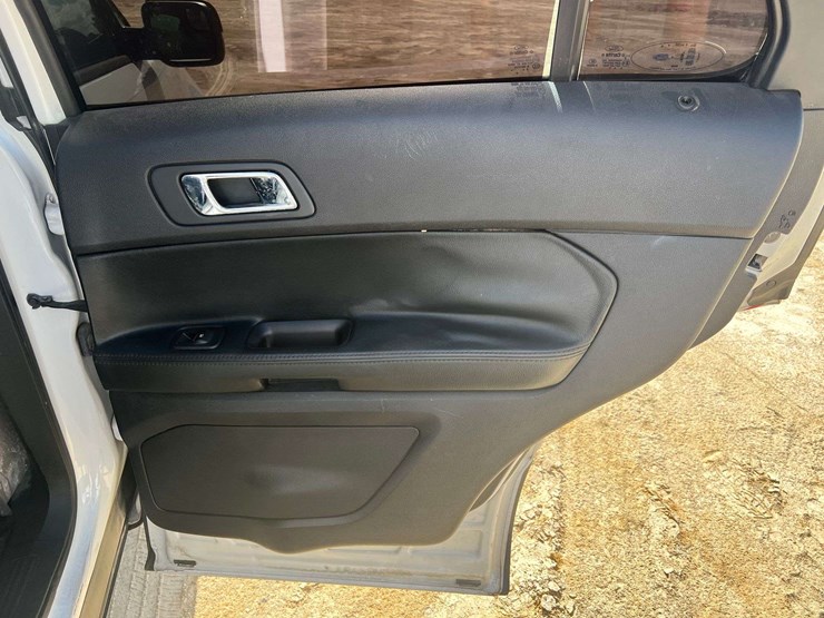 2017-ford-explorer-image-18
