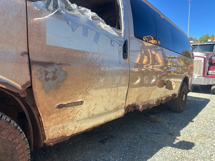 2005-chevrolet-express-3500-image-20