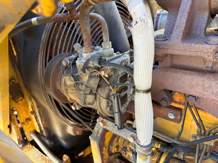 2005-deere-310sg-image-57