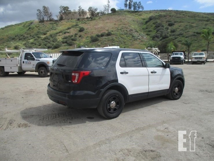 2016-ford-explorer-image-3