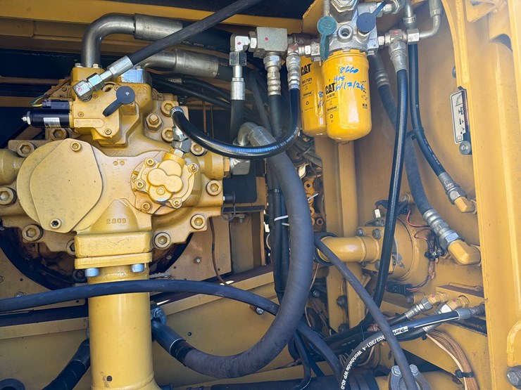 2013-caterpillar-c9-image-22