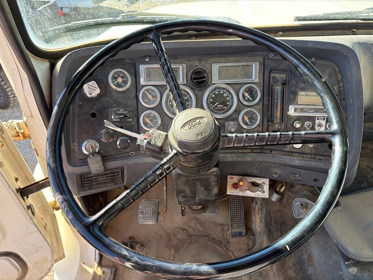 ford-l9000-image-109