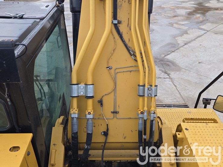 2020-caterpillar-352-image-60