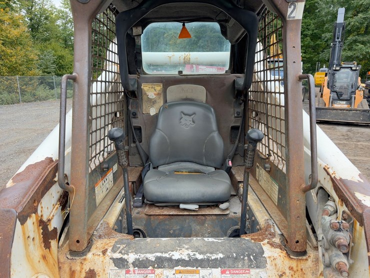 2005-bobcat-s300-image-16