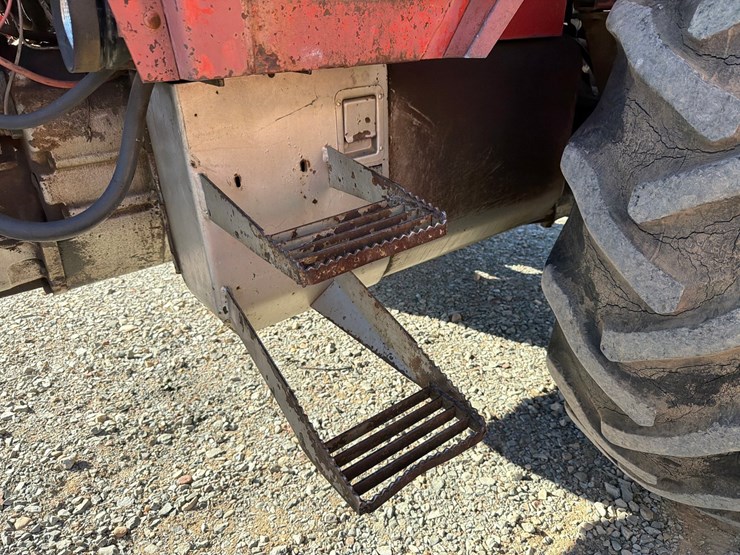 massey-ferguson-1135-image-17