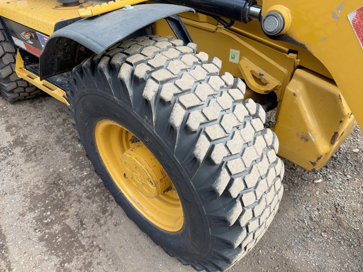 2012-caterpillar-430f-image-13
