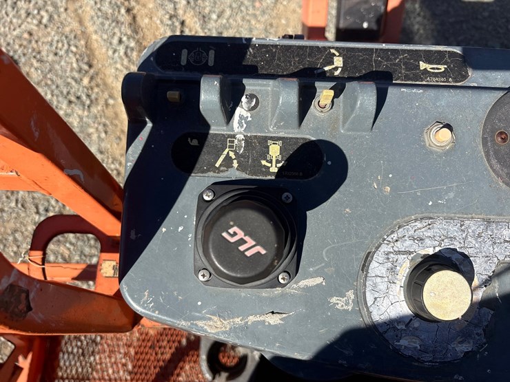 2013-jlg-m600jp-image-40