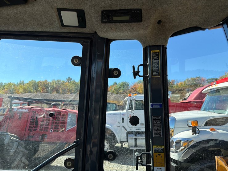 2005-deere-310sg-image-67