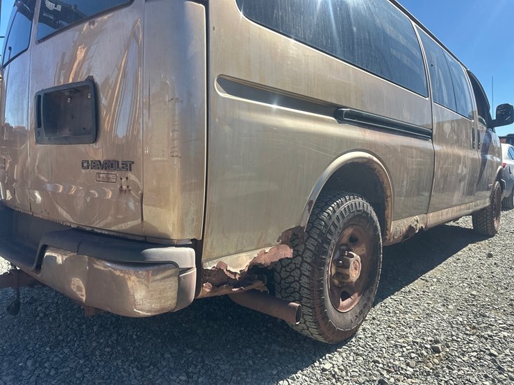 2005-chevrolet-express-3500-image-15