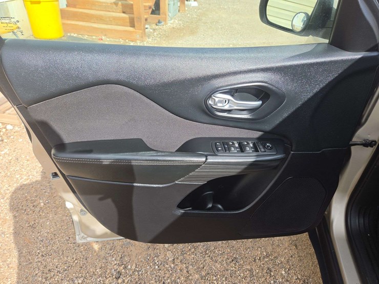 2015-jeep-cherokee-image-9