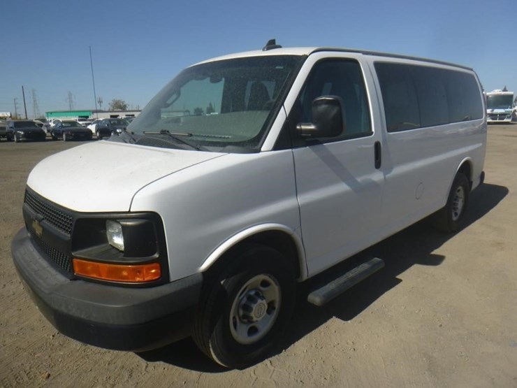 2016-chevrolet-express-2500-image-1