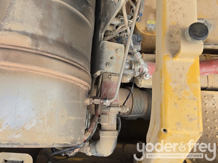 2020-caterpillar-352-image-75