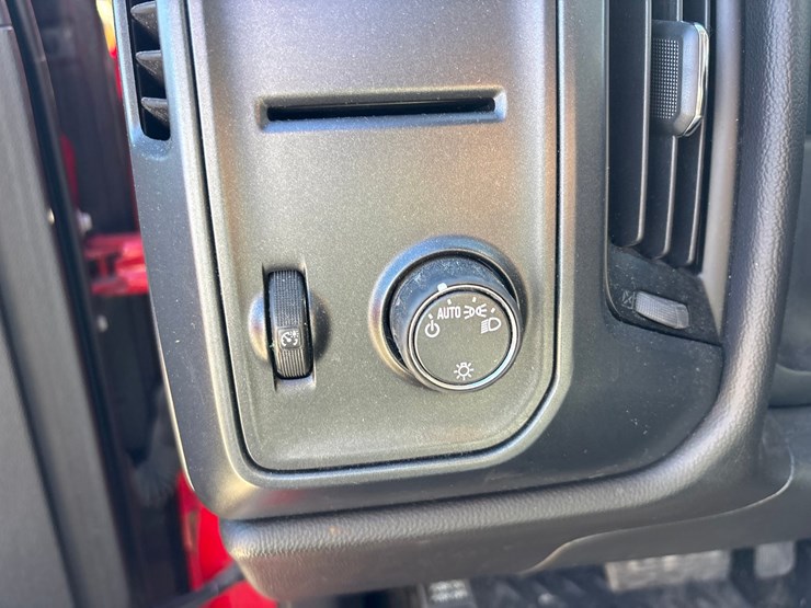2018-chevrolet-silverado-1500-image-39