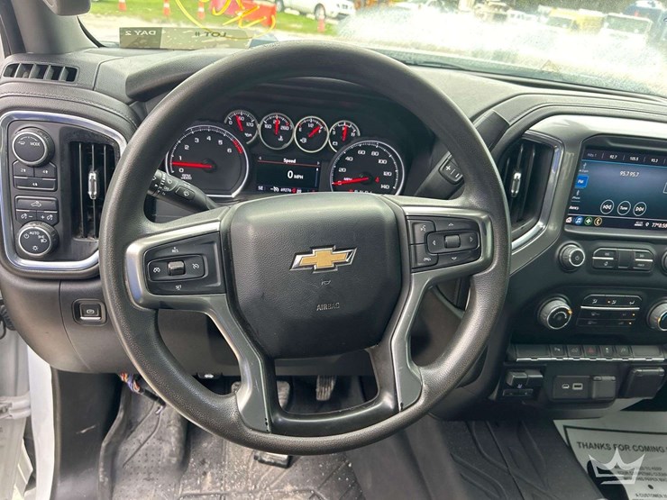 2022-chevrolet-silverado-2500-image-13