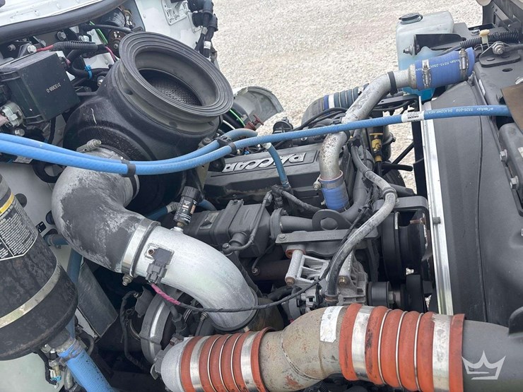 2019-peterbilt-330-image-12