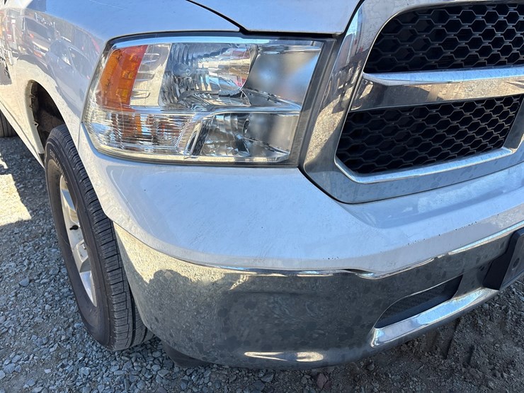 2019-ram-1500-classic-image-28