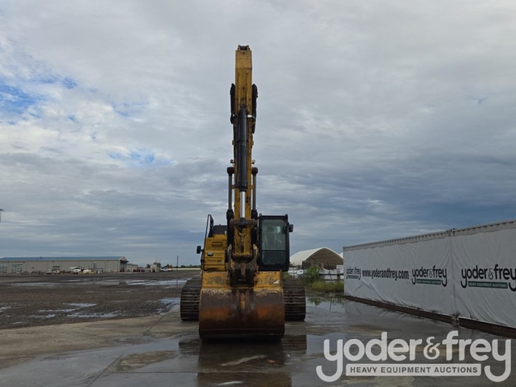 2020-caterpillar-352-image-8