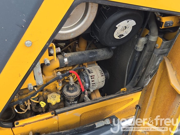 2021-deere-750l-lgp-image-51