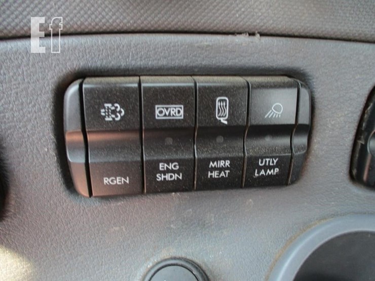 2012-freightliner-cascadia-113-image-13
