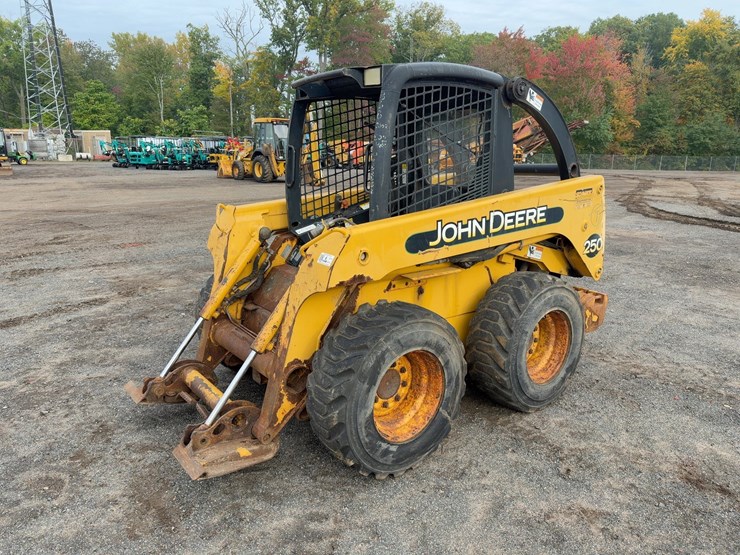 2002-john-deere-250-image-1