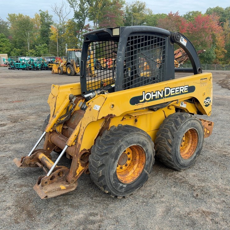 2002 JOHN DEERE 250