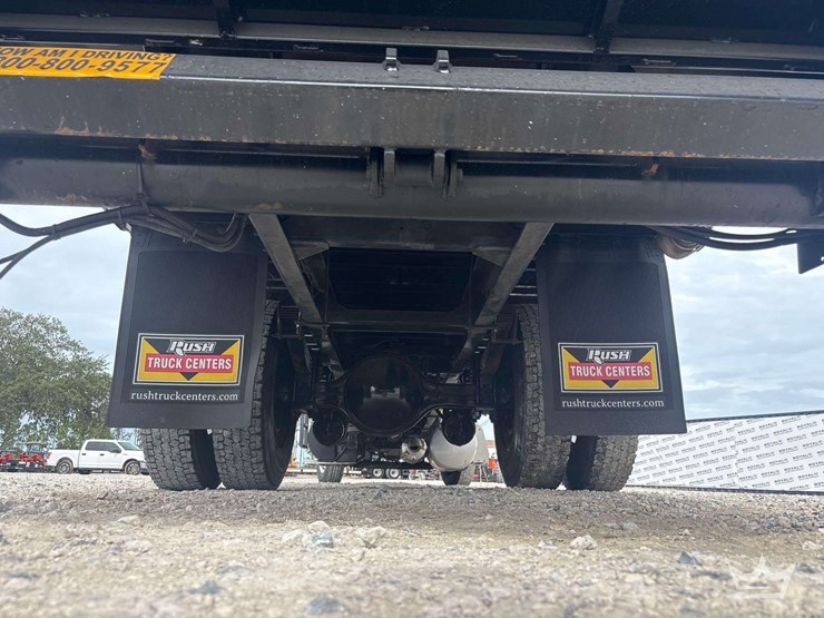 2019-peterbilt-330-image-43
