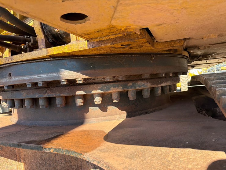 2013-caterpillar-c9-image-31