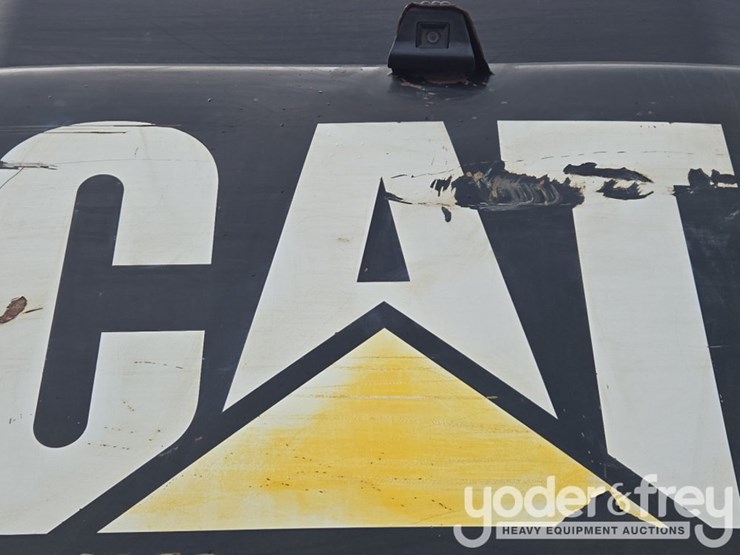 2020-caterpillar-352-image-79