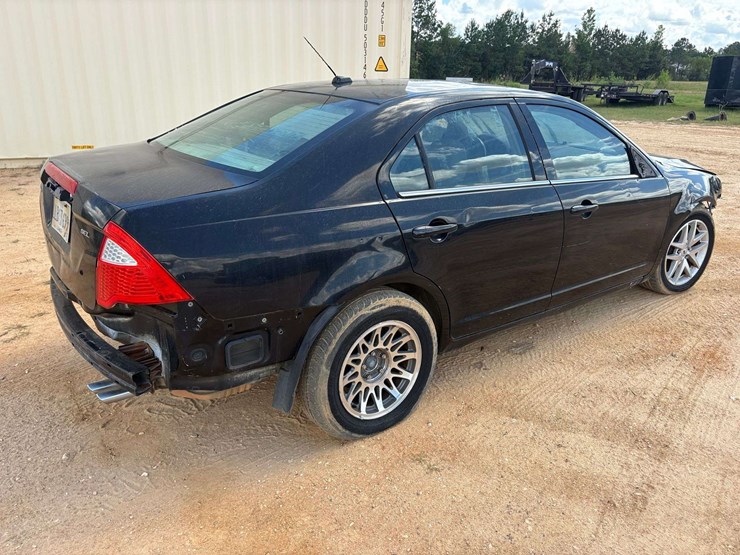 2010-ford-fusion-4-door-sedan-(215,818-miles)-image-3
