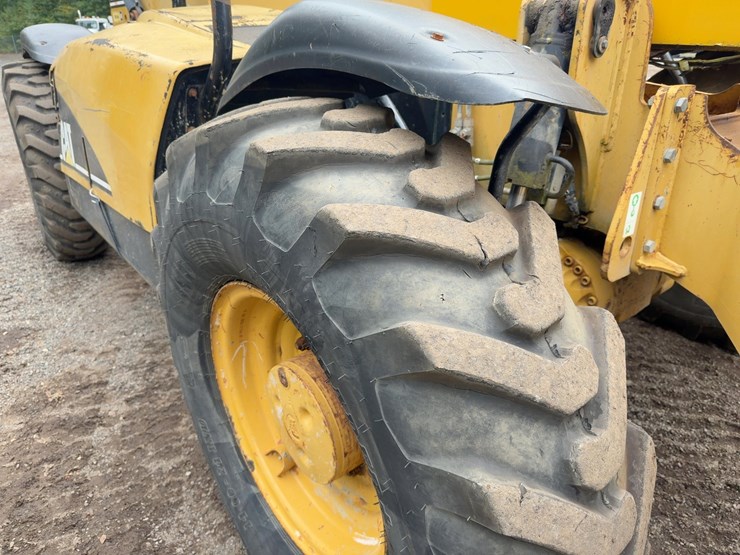 2005-caterpillar-th560b-image-10