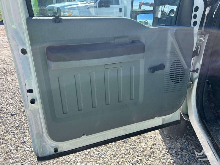 2016-ford-f550-image-25