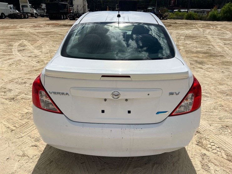 2014-nissan-versa-4-door-sedan-(38,174-miles)-image-6
