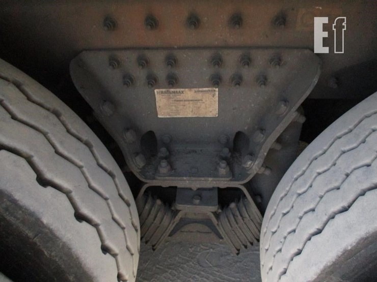 2010-peterbilt-320-image-27