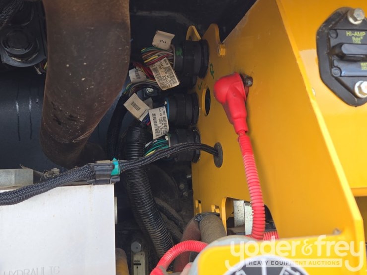 2021-deere-750l-lgp-image-35